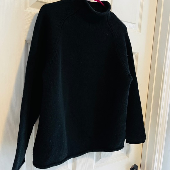 Vintage 1990s J.Crew Lambswool Roll Neck Sweater Black Made in Macau
Measures S - Picture 4 of 11